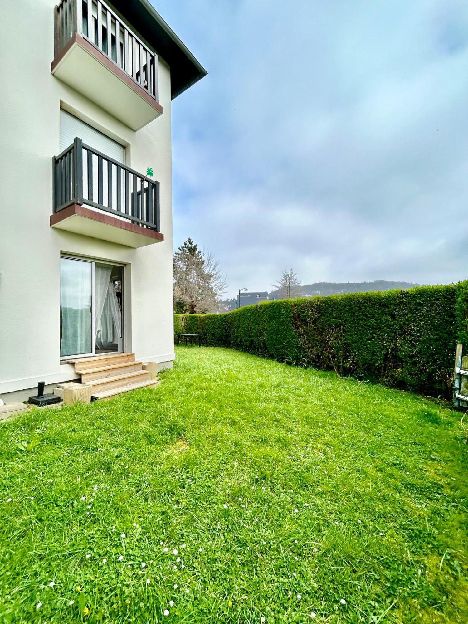 Superbe Appartement Avec Jardin Ensoleille Blonville-sur-Mer Exteriér fotografie