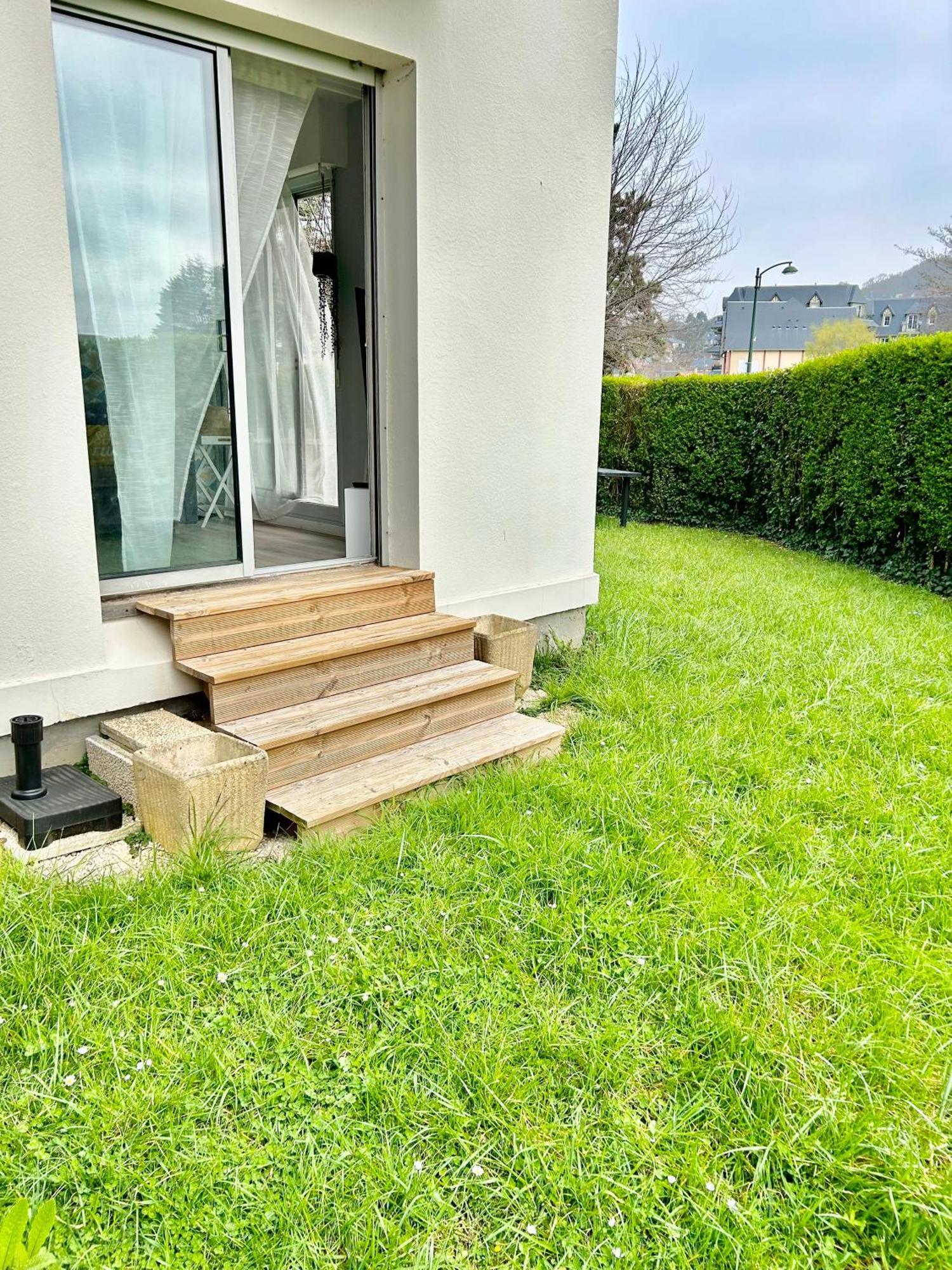 Superbe Appartement Avec Jardin Ensoleille Blonville-sur-Mer Exteriér fotografie